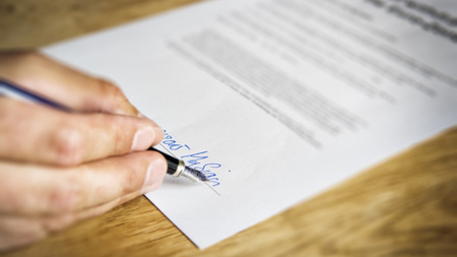 42056167 - image of a hand that signs a business contract